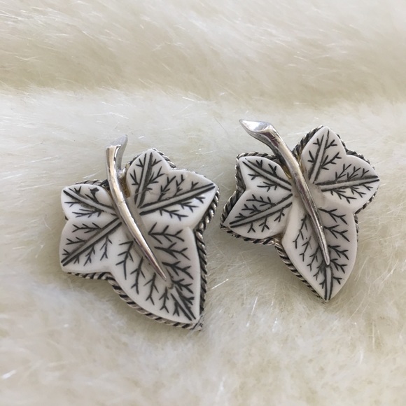 Vintage Boucher Signed Clip On Earrings - Picture 2 of 8